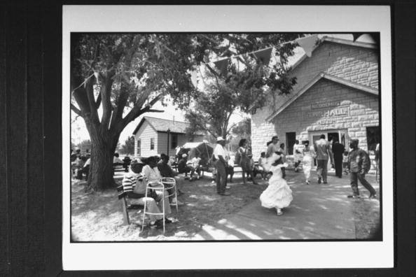 Townsfolk & visiting ex-residents millin