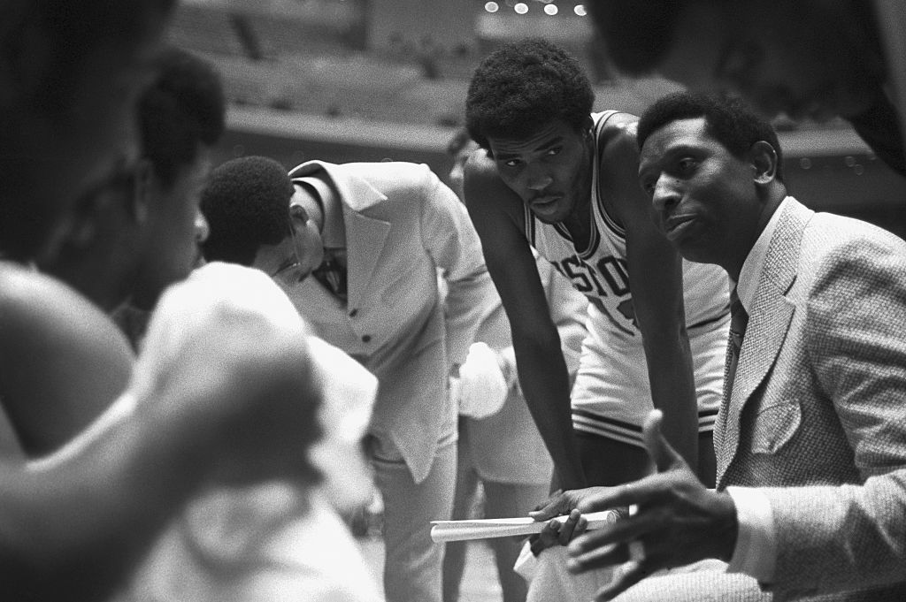 Earl Lloyd Coaching Teammates