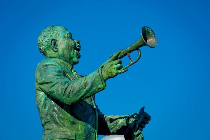 Louis D Armstrong, Satchmo Statue