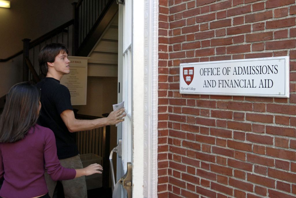Harvard Ends Early Admission Policy