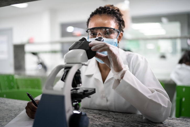 Portrait of woman in the laboratory - using a face mask