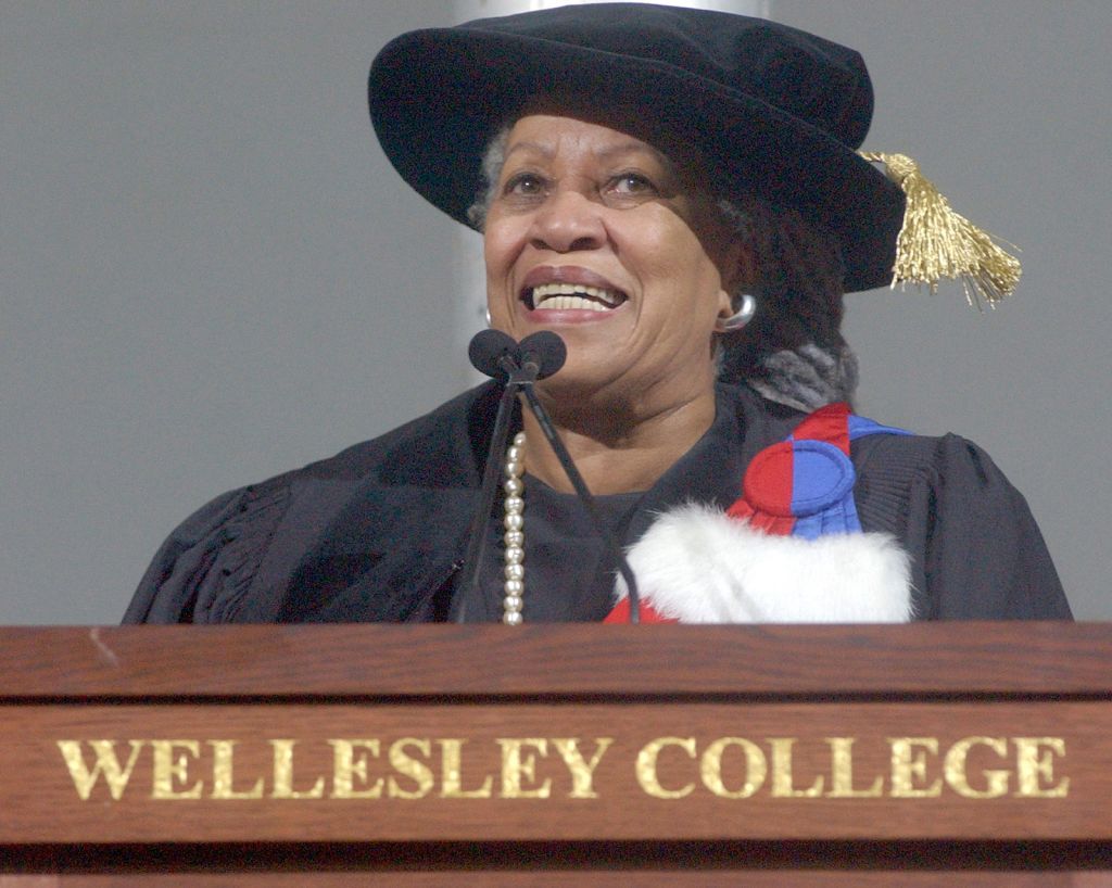 (5/28/02 WELLESLY, MA)GRADUATION SPEAKER TONI MORRISON VISITS WELLESLY COLLEGE Morrison smiles while speaking to grads (DSC_0179.JPG - Staff Photo by Patrick Whittemore. Saved in Saturday and Daily Photo Archive).