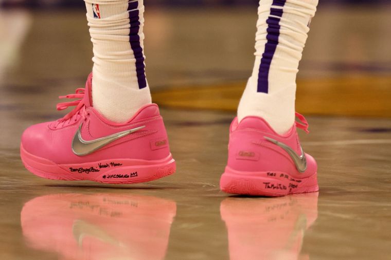 LeBron's special kicks