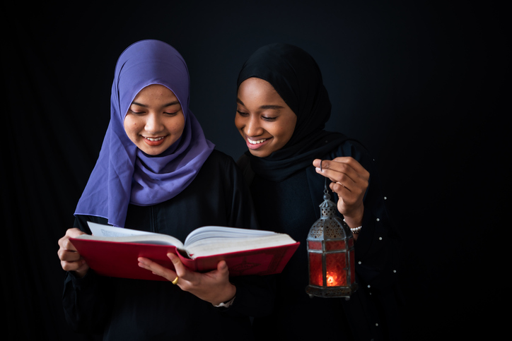 Muslim women reading kuran to ramadan