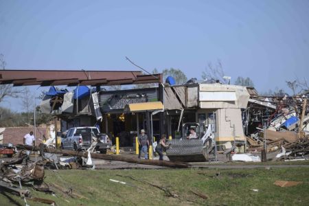 At least 25 killed as tornado rips through US state of Mississippi