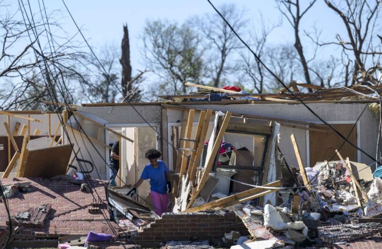At least 25 killed as tornado rips through US state of Mississippi