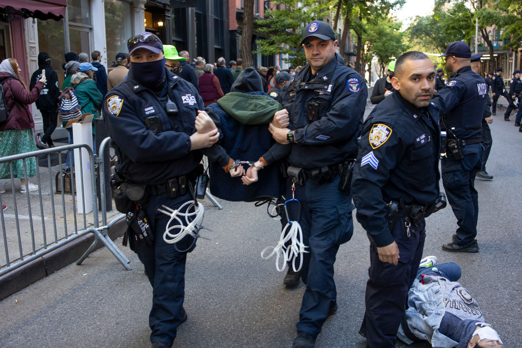 Pro and anti-abortion clash in New York City