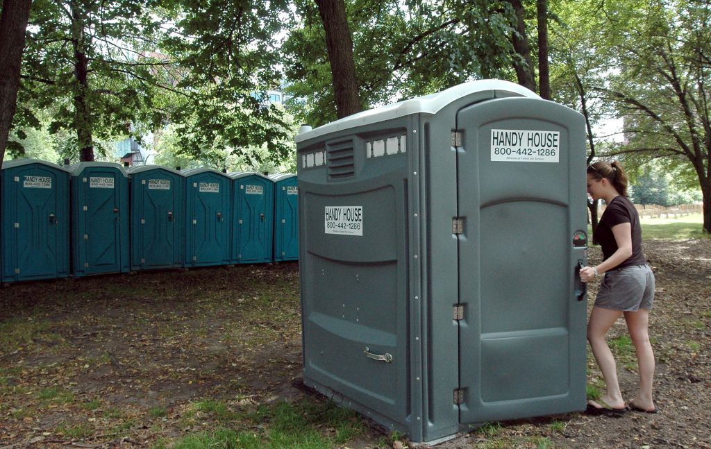 7/2/05 Porta potties on the Esplanade (070205pottiesrd STaff Photo by Renee DeKona saved in adv nws)