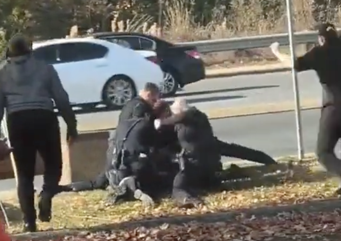 Charlotte Cops beat black woman