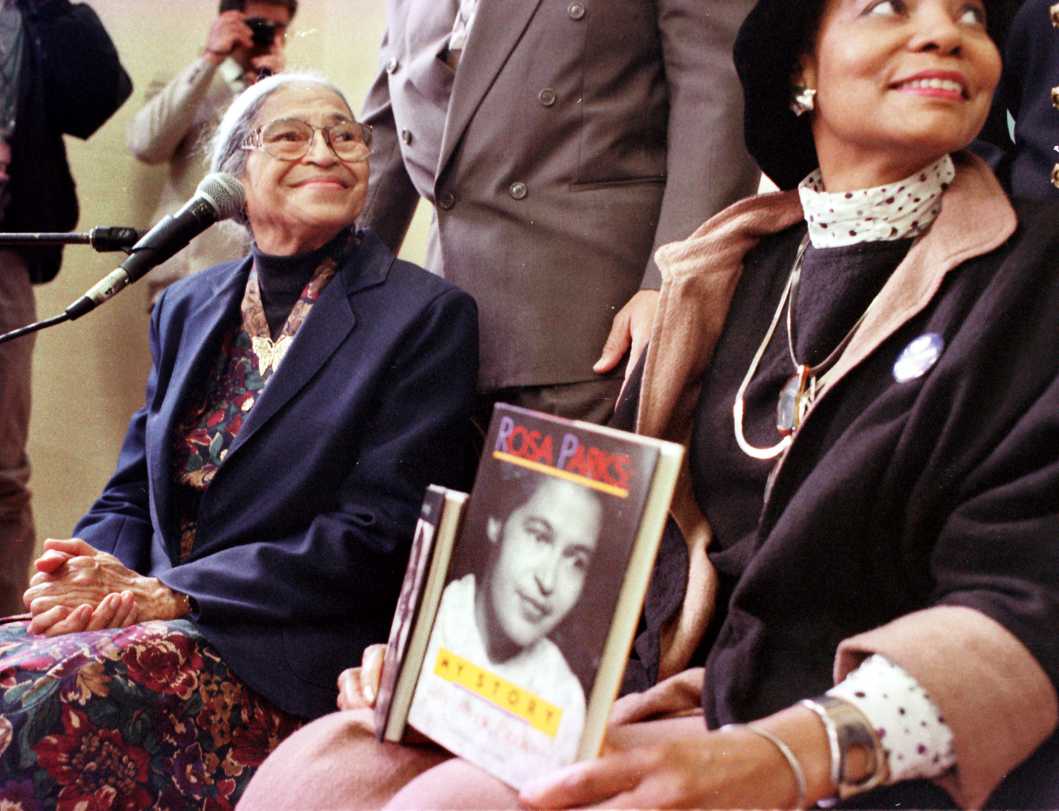 PARKS 01/C/MAR95/MN/CG --- File photo --- Civil rights icon Rosa Parks during a 1995 visit to San Francisco State University. Parks is believed to have been assaulted during a visit to the Bay Area. (CHRONICLE PHOTO BY CARLOS AVILA GONZALEZ)