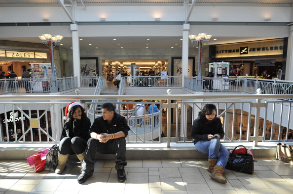 Shoppers Scurry For Last-Minute Christmas Purchases