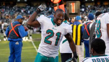 NFL: NOV 28 Dolphins at Raiders