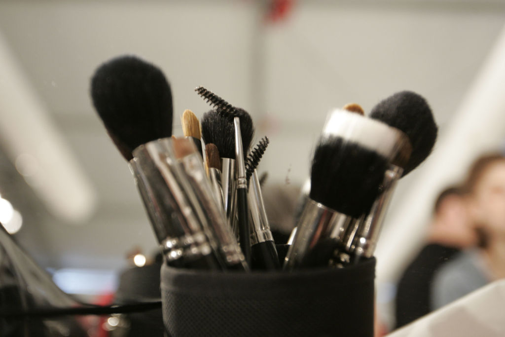 ‘Minstrel Show’: Cosmetics Company Youthforia Accused Of Blackface
Makeup For Dark-Skinned People
