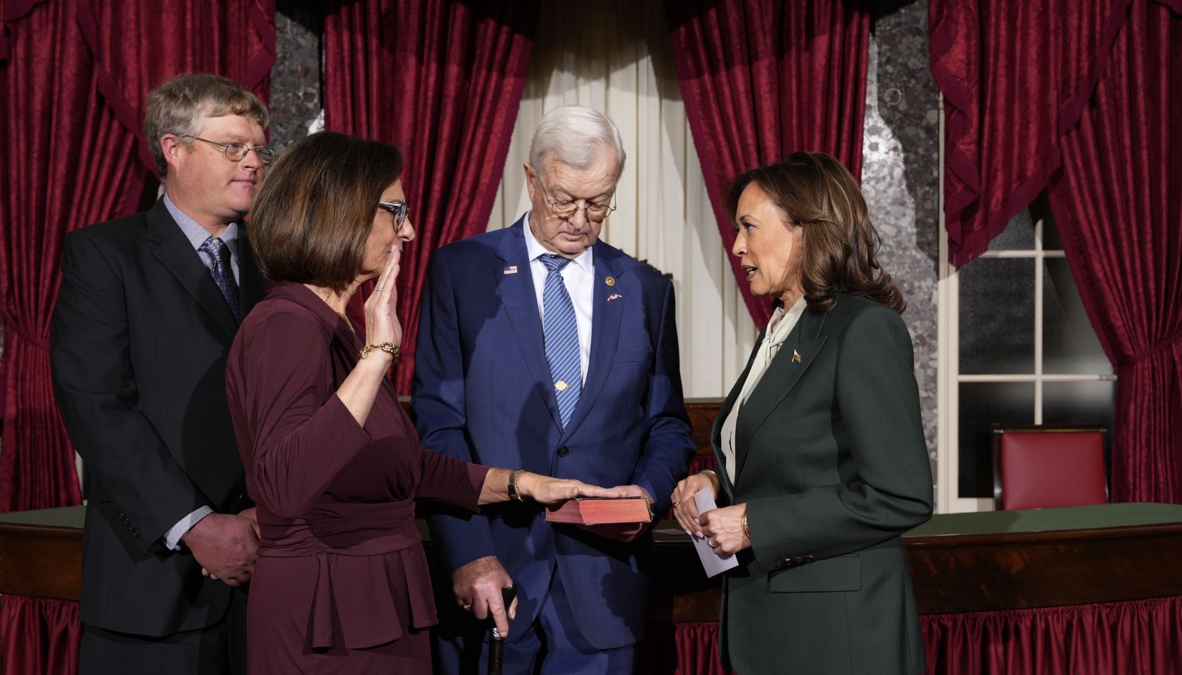 U.S. Senator Deb Fischer (R-Neb.) sworn in