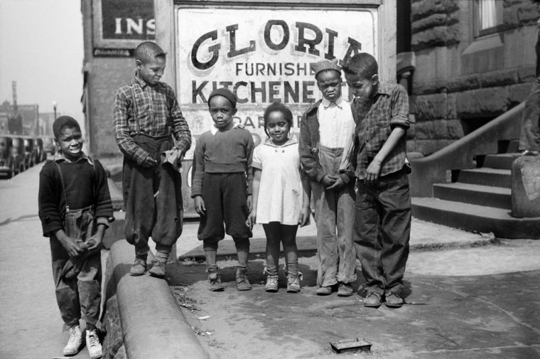 Group of Children, Street Scene, South Parkway, South Side, Chicago, Illinois, USA, Edwin Rosskam, U.S. Office of War Information/U.S. Farm Security Administration, April 1941