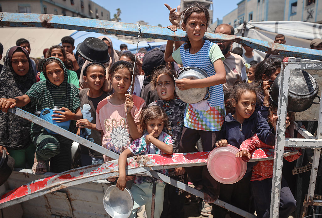 Palestinian Children Queue for Food Amid Ongoing Humanitarian Crisis in Gaza City