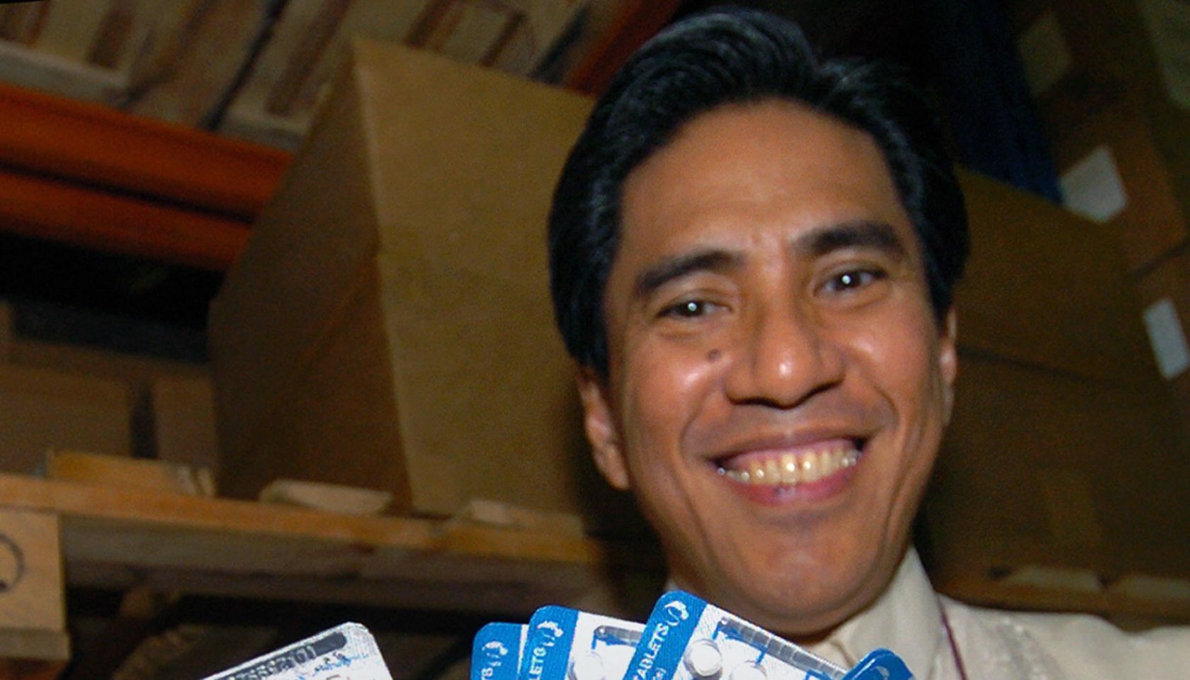 Health Secretary Manuel Dayrit shows pac