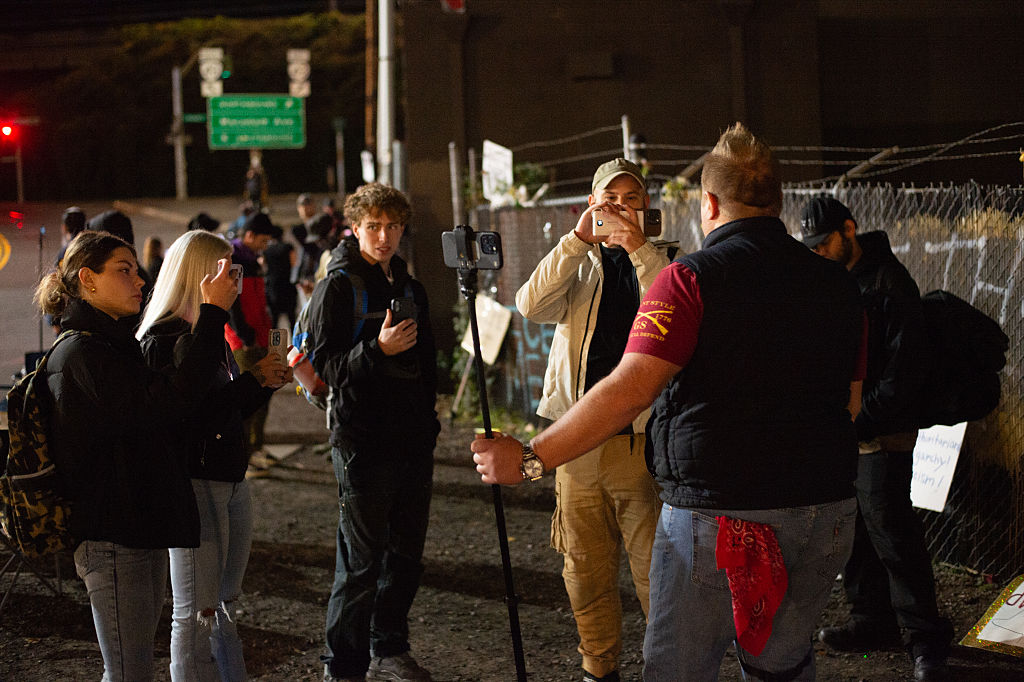 Oregon High School Senior and US citizens are snow bound Oregon High School Senior and US citizens are snow bound