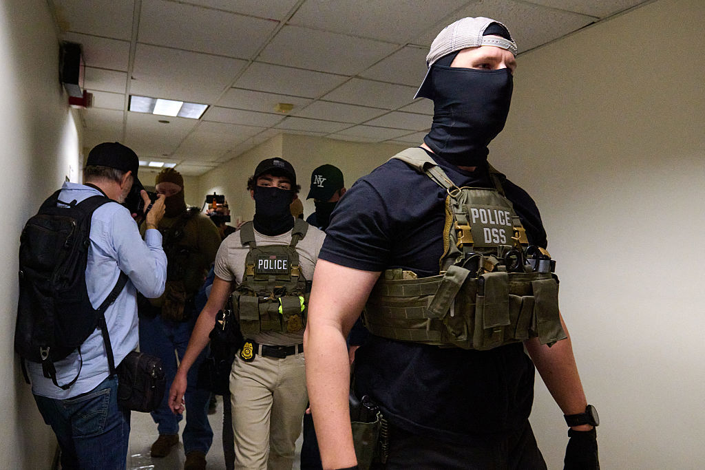 ICE-Detains-Immigrants-in-New-York-Court-House