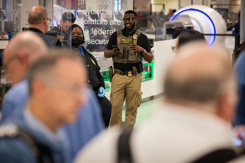 Long lines form outside Atlanta International Airport