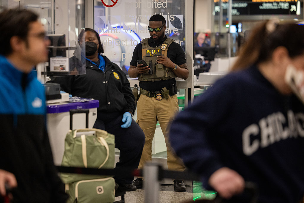 Long lines form outside Atlanta International Airport