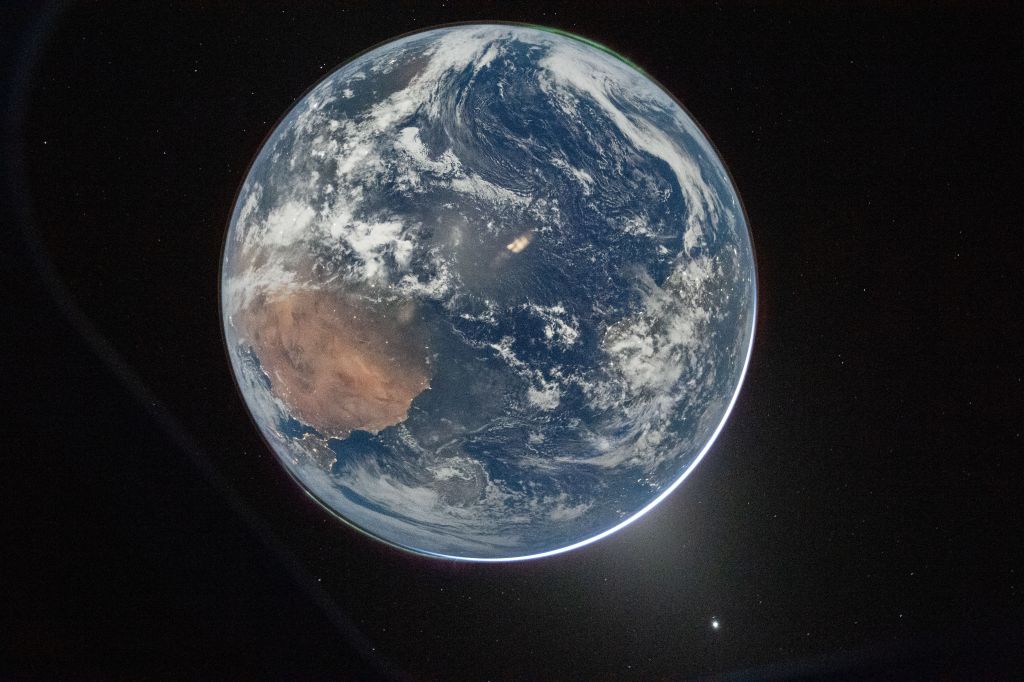 nasa artemis ii earth photo