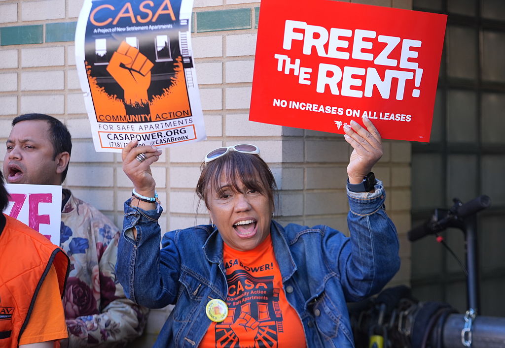 New Yorkers demonstrate for a rent freeze